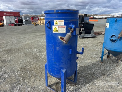 2008 Axxiom Manufacturing 10 c.f. Skid Mounted Steel タンク