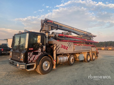 2005 Putzmeister M38Z 38 m on 2006 Mack MR688S 8x4 Concrete Pump Truck