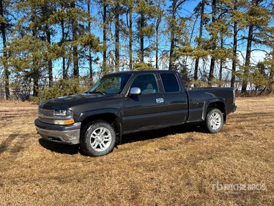 2002 Chevrolet Silverado 4x4 Extended Cab Pickup