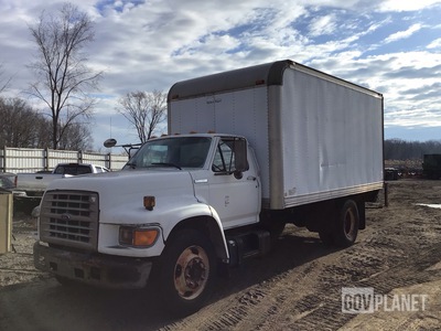 1995 Ford F800 Van Truck