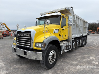 2017 Mack GU713 12x4 شاحنة قلابة /أربع محاور