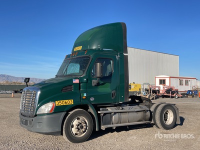2016 Freightliner Cascadia 113 4x2 S/A Day Cab Truck Tractor