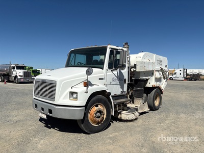 Tymco 600 AIR SWEEPER on 2005 Freightliner FL70 Camion barredora