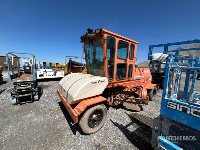 2007 Broce CR350 Self-Propelled Broom