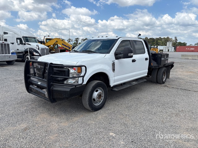 2022 Ford F-350 4x4 Crew Cab Flatbed Truck