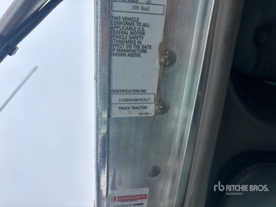 2010 Kenworth T800 6x4 3- Achs Sattelzugmaschine mit Schlafkabine (Inoperable)