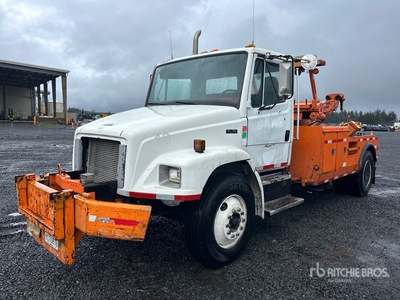 2001 Freightliner FL70 4x2 Tow Truck