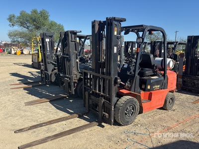 2017 Utilev 4800 lb Cushion Tire رافعة شوكية