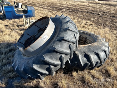 Quantity of (2) Firestone 18.4-38 إطارات المعدات