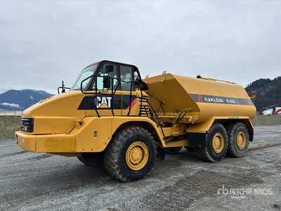 2005 Cat 725 5000 gal 6x6 Water Wagon