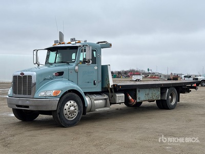 2011 Peterbilt 337 4x2 Autocarro con pianale rollback