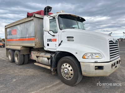 2006 Mack CX688RS 6x4 T/A Dump Truck