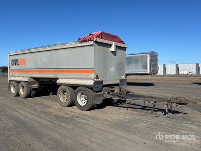 2005 Borcat 7.6 m Quad Dog End Dump Trailer