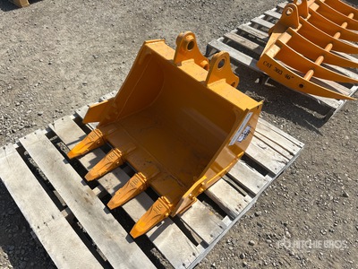 2026 GIYI 24 in Digging Excavator Bucket - Fits Cat 303 (Unused)