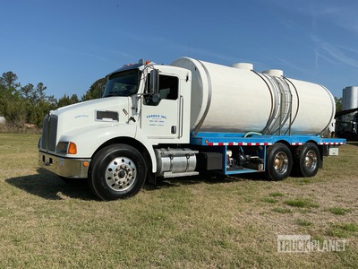 2007 Kenworth T-300 4x2 Flatbed Truck