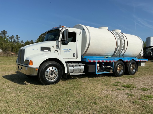 2007 Kenworth T300 4x2 Tanker Truck 2007 Kenworth T300 4x2 Tanker Truck