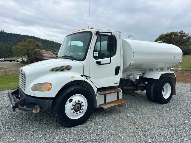 2005 Freightliner M2 106 2000 gal 4x2 Water Truck