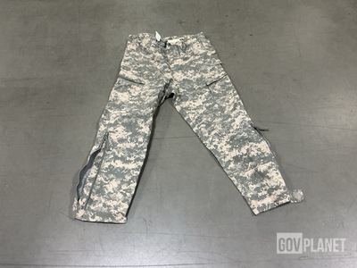 (8) Gore-Tex Medium Trousers