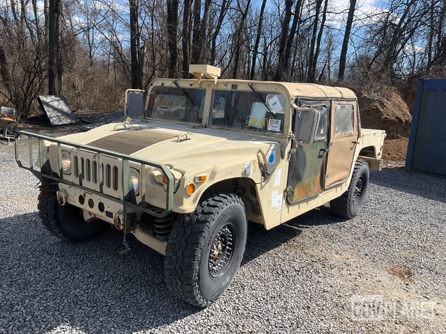 2005 AM General M1097R1 HMMWV 4 Door Soft Top w/Truck Body