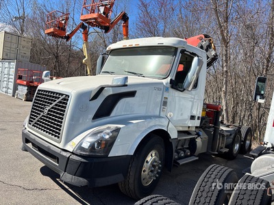 2014 Palfinger PK19502 C 12800 lb Knuckle Boom on 2015 Volvo VNL300 6x4 Camión Grúa (Inoperable)