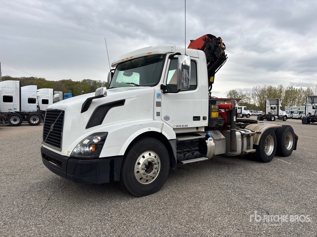 2014 Palfinger PK19502 C 12800 lb Knuckle Boom on 2016 Volvo VNL300 6x4 Boom Truck