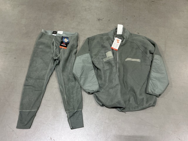 (19) Extreme Cold Weather Parka Liners & (11) Pairs of Flame Resistant Drawers (19) Extreme Cold Weather Parka Liners & (11) Pairs of Flame Resistant Drawers