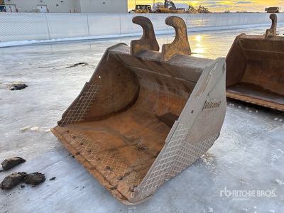 Brandt 70 in Q/C Cleanup Excavator Bucket - Fits John Deere 350G