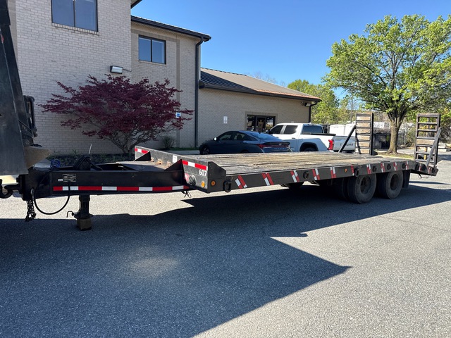2004 Eager Beaver 10HA 24 ft T/A Equipment Trailer