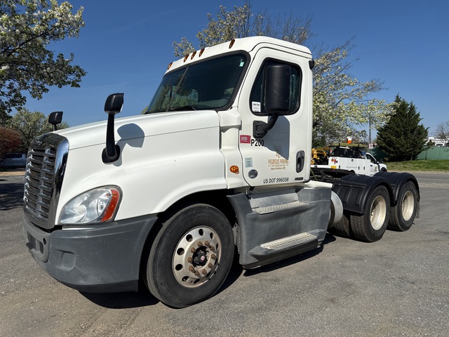2017 Freightliner Cascadia 125 6x4 T/A Day Cab Truck Tractor 2017 Freightliner Cascadia 125 6x4 T/A Day Cab Truck Tractor