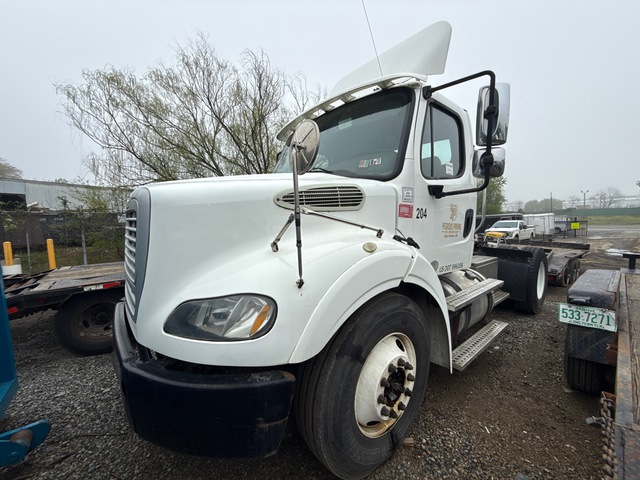 2013 Freightliner M2 S/A Day Cab Truck Tractor (Inoperable) 2013 Freightliner M2 S/A Day Cab Truck Tractor (Inoperable)