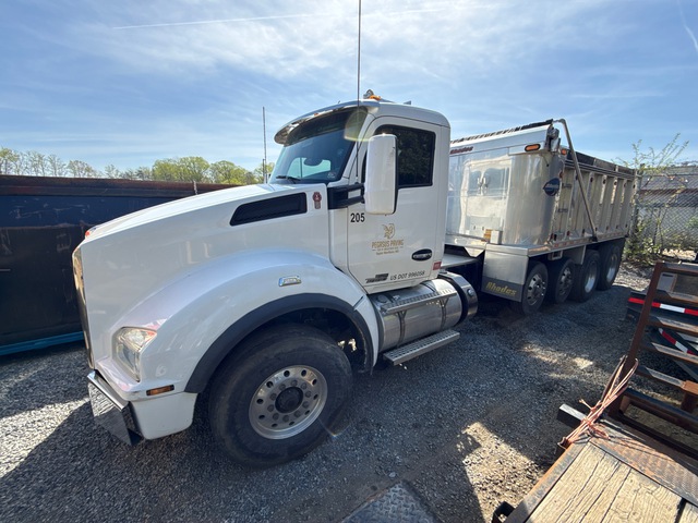 2019 Kenworth T880 10x4 Quad/A Dump Truck (Inoperable) 2019 Kenworth T880 10x4 Quad/A Dump Truck (Inoperable)