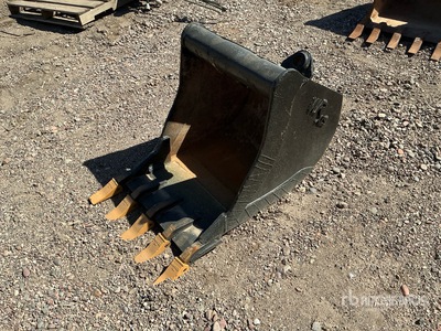 24 in Backhoe Rear Bucket - Fits John Deere 410