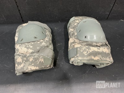 (222) Pairs of Knee Pads
