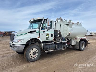 2007 International 4400 8000 L 5000 psi 4x2 Pressure Truck