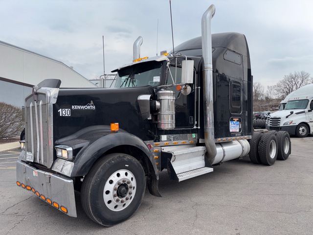 2006 Kenworth W900 6x4 T/A Sleeper Truck Tractor