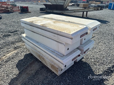 Quantity of (4) Boite à outil