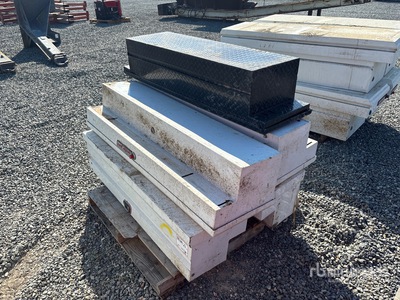 Quantity of (5) Boite à outil