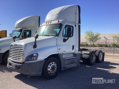 2016 Freightliner Cascadia 125 6x4 T/A Day Cab Truck Tractor