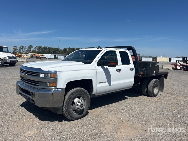 2017 Chevrolet Silverado 3500HD 4x2 Extended Cab Flatbed Truck
