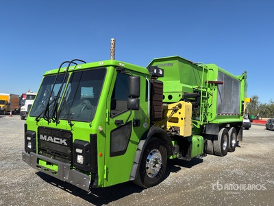 2018 Mack LR600 6x4 Side Loader Trash Truck Waste Collection Truck
