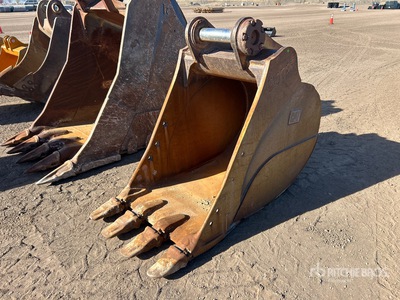 2020 Cat 38 in Digging Excavator Bucket