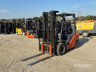 2016 Toyota 8FGU25 4500 lb Pneumatic Tire Chariot Élévateur