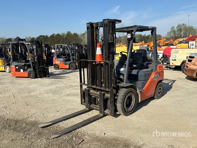 2019 Toyota 8FGU25 4500 lb Pneumatic Tire Chariot Élévateur