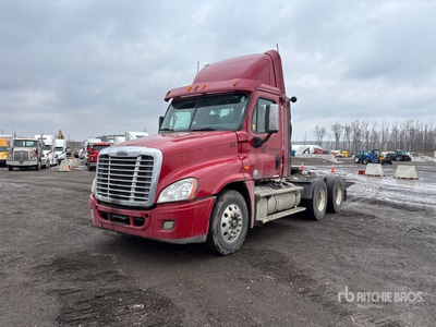 2013 Freightliner Cascadia 125 6x4 T/A Day Cab Truck Tractor