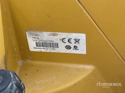 Quantity of (2) Trimble EM400 Système de contrôle de nivellement