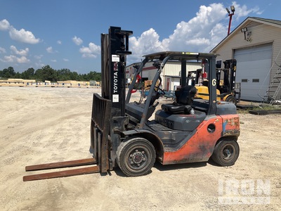 2019 Toyota 8FD35U 7300 lb Pneumatic Tire Forklift