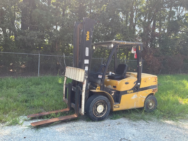 2017 Yale GDP100VXNKBV111 10000 lb Pneumatic Tire Forklift