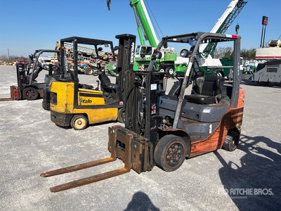 2008 Toyota 8FGCU25 4700 lb Cushion Tire フォークリフト