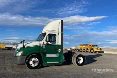 2015 Freightliner Cascadia 125 4x2 S/A Day Cab Truck Tractor