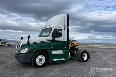 2015 Freightliner Cascadia 125 4x2 S/A Day Cab Truck Tractor
